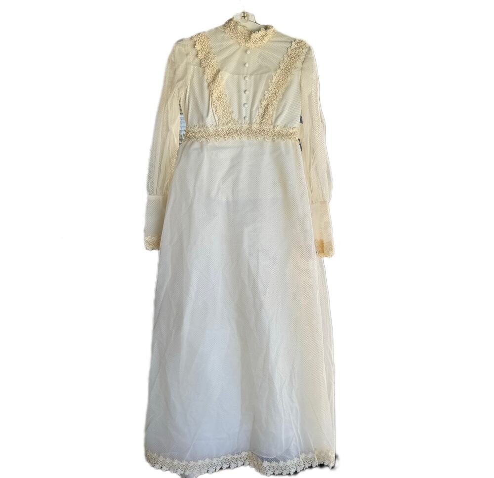 Vintage Handmade Ivory 70s Edwardian Prairie Dotted Swiss & Lace Wedding Dress S